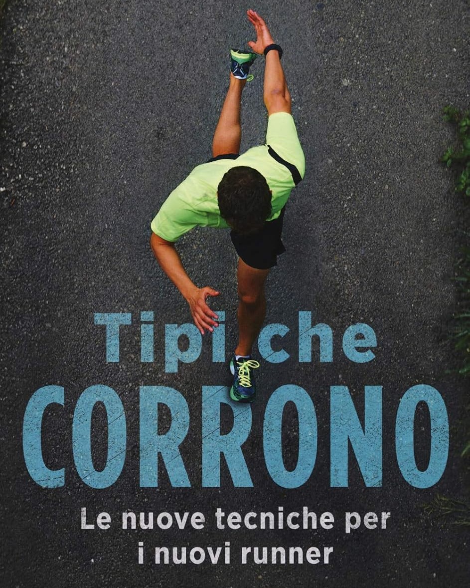 📚 Qualche giorno fa un ragazzo mi ha chiesto un consiglio su qualche lettura sul running.
Quando ho iniziato a correre, come molti, ho pensato fosse giusto leggere qualcosa per capirne di più. Ho sempre avuto il bisogno di approfondire ciò che faccio, non solo "provare" ma comprendere.
Il primo libro che ho acquistato è stato "Tipi che corrono" di Fulvio Massini — figura di riferimento nel panorama running italiano e responsabile tecnico della Maratona di Firenze. Le aspettative erano alte… forse troppo.
L’ho trovato poco accessibile per un principiante: molto tecnico, a tratti noioso. Non mi ha trasmesso la passione che cercavo in quelle prime uscite in scarpe da running.
Non lo consiglio, almeno non come primo approccio.
Ma una cosa l’ho portata a casa: la distinzione dei runner in tre categorie, un concetto semplice e vero che condivido pienamente.
Amo leggere — è una delle cose che più mi rilassa dopo un allenamento — però non sono un lettore accanito della categoria corsa.
👉 Resta comunque una mia opinione personale.
Ogni corsa è diversa, ogni lettura pure. Ma ricordiamoci che non tutto ciò che è “autorevole” è adatto a noi.
#Mezzamaratona #maratona #Allenamento #RunningMotivation #RunnerLife #NeverGiveUp #CorsaSuStrada #Correre #runningmilo #Disciplina #corsainmontagna #ikkosatletitaranto #AllenamentoMentale #runninglifestyle✌️ #corsa #marathon #benessere #running