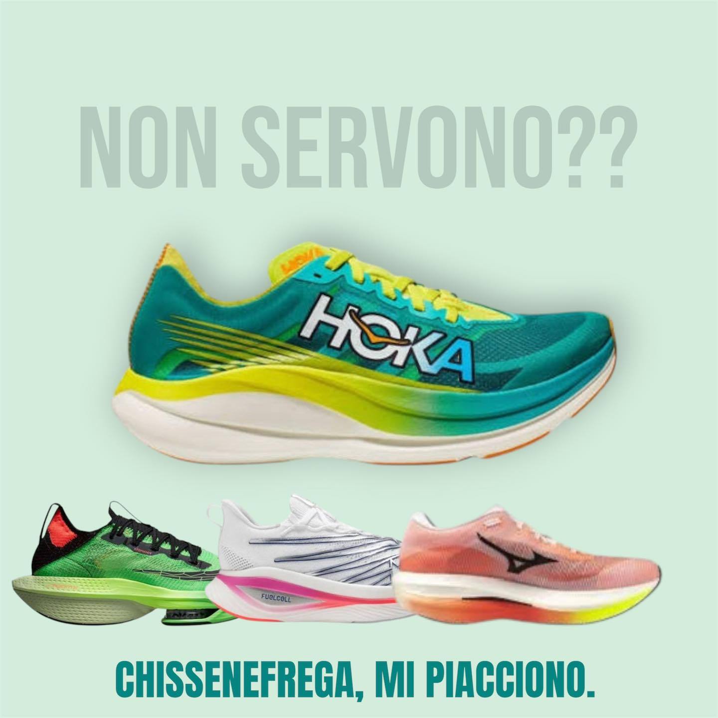 POTRÒ ESSERE LIBERO DI COMPRARE LE SCARPE CHE VOGLIO? 🤷🏼‍♂️👟

Ogni giorno mi tocca sorbirmi il video del fenomeno di turno che si atteggia a professore universitario.

“La scarpa con la piastra in carbonio sopra i 4’00”/km non serve a niente.”

“Ti rovina le gambe.”

“Prima o poi ti farai male.”

Manca solo che mi dica che finiranno per amputarmele.

Il problema è che, ad oggi, non esistono prove scientifiche solide che dimostrino che una scarpa con piastra in carbonio, rovini le gambe di chi corre più piano.

Poi mi guardo intorno e noto una cosa curiosa.

Quelli che ti spiegano che tu non hai bisogno delle scarpe in carbonio, spesso hanno al polso un Garmin da 900 euro, un completo tecnico da 120 euro e magari mille accessori che non sfrutteranno mai al 100%.

E allora mi viene spontanea una domanda.

A loro servono davvero?

Oppure, semplicemente, gli piacciono?

Perché se è così… vale anche per me.

Io le scarpe in carbonio le compro perché mi piacciono.

Perché quando le indosso mi sento bene.

Perché mi fanno venire ancora più voglia di uscire a correre.

Perché sono i miei soldi e li spendo come cavolo mi pare.

Non tutto quello che compriamo deve essere giustificato con una tabella Excel🤷🏼‍♂️

A volte basta un motivo molto più semplice.

Mi piace. Punto.

E già che ci siamo…

Mi devono dire come correre, cosa mangiare, quante ore dormire, quale integratore prendere, dove andare in vacanza, con chi allenarmi…

Ragazzi… ogni tanto lasciate respirare le persone.

La corsa dovrebbe regalarci libertà.

Non l’ennesimo elenco di regole non richieste.

E voi? Avete mai comprato qualcosa per la corsa semplicemente perché vi piaceva, senza doverlo giustificare a nessuno?

#runningmilo #corsa #maratona #mezzamaratona #corsainmontagna